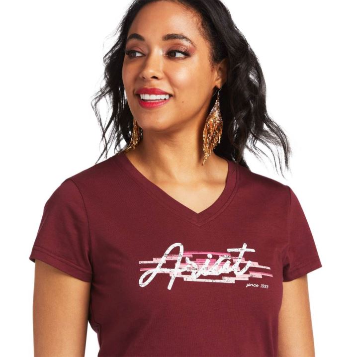 Ariat REAL Logo Script Klassische Fit Tee Zinfandel | APVEGpip